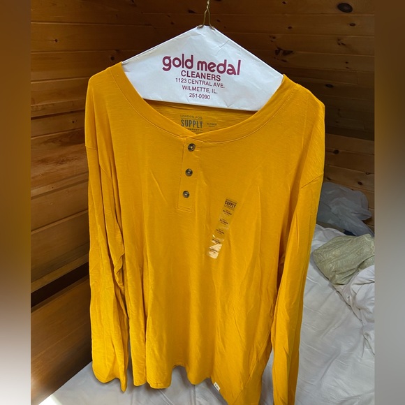 London Fog Supply | Golden Men’s XL Long Sleeve Tee - Picture 1 of 6